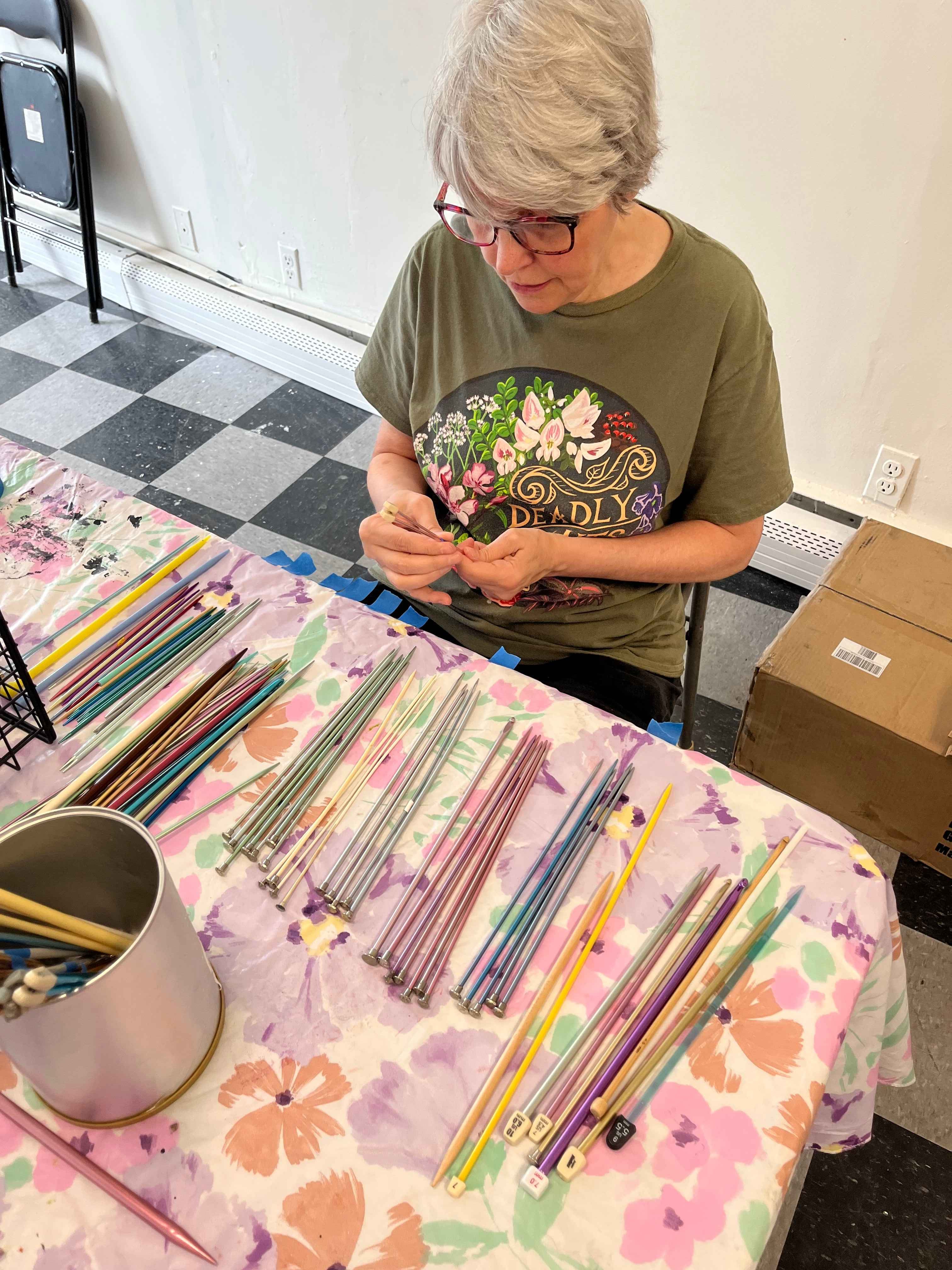 Sorting knitting needles